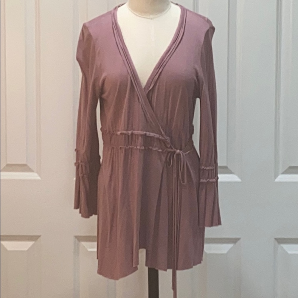 Poleci mauve wrap top size Medium